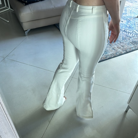 Cinq à Sept's Hyalie slit flare jeans 💎 - Picture 3 of 15